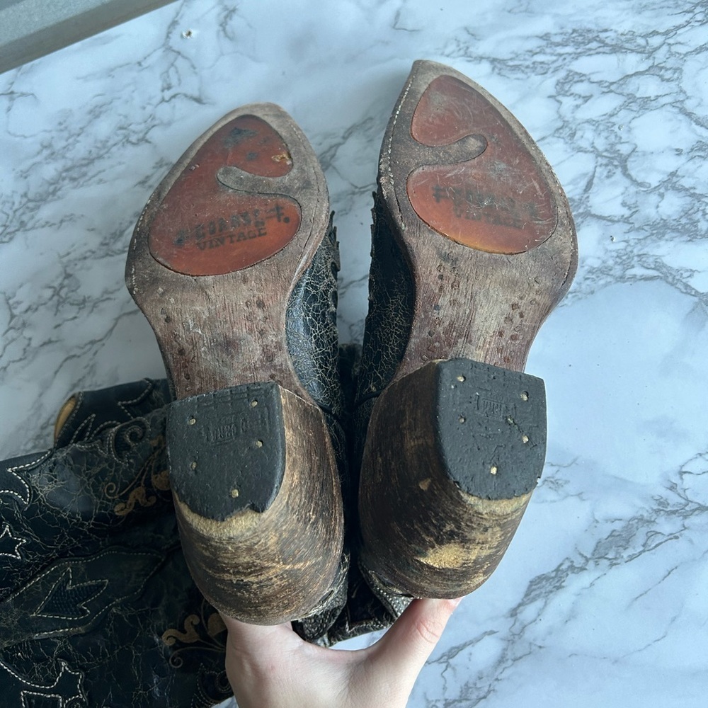 Women’s Corral Distressed Black And Gold Embroide… - image 6